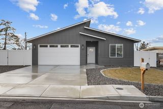 1122 W Ashley Way, Moses Lake, WA 98837