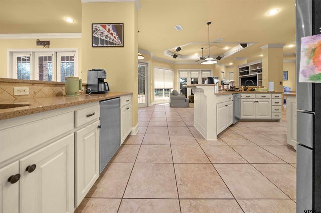 264 County Road 1431, Jacksonville, TX 75766