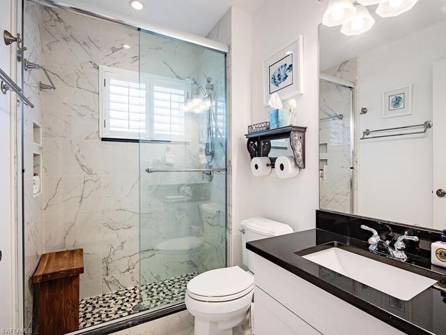 7074 Barrington CIR 202, Naples, FL 34108