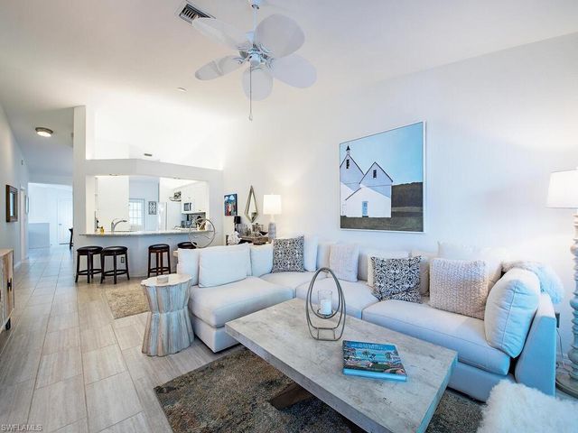 7074 Barrington CIR 202, Naples, FL 34108