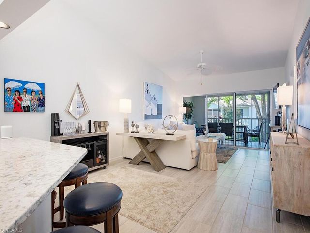 7074 Barrington CIR 202, Naples, FL 34108