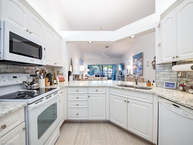 7074 Barrington CIR 202, Naples, FL 34108