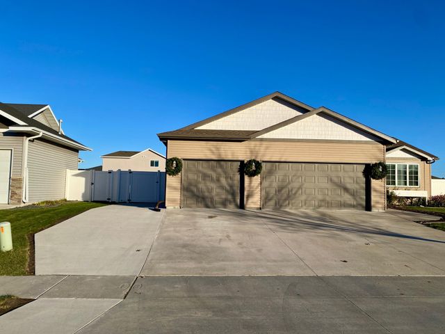 3037 Claire Drive E, West Fargo, ND 58078