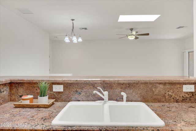 85 N Dixie Avenue, Tucson, AZ 85710