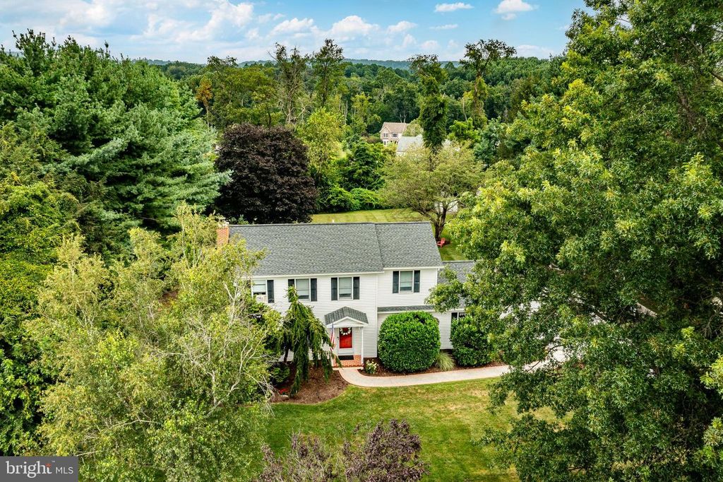 11 COCHRAN DR, Coatesville, PA 19320