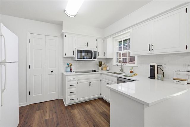 8845 Nall Avenue, Overland Park, KS 66207