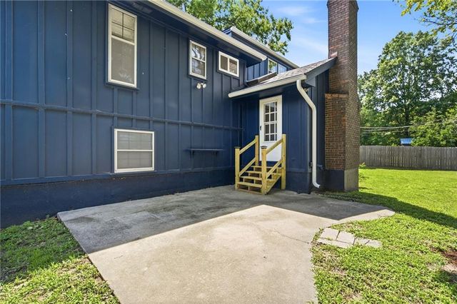8845 Nall Avenue, Overland Park, KS 66207