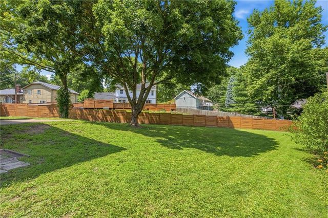 8845 Nall Avenue, Overland Park, KS 66207