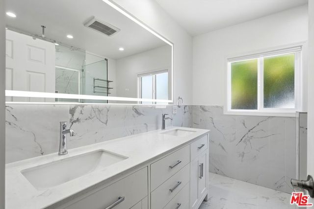 2938 Kansas Avenue, Santa Monica, CA 90404