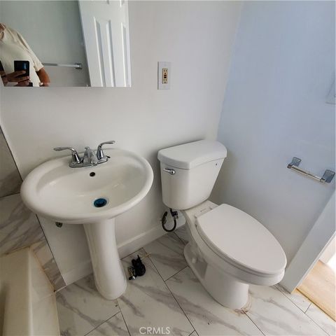 246 E 87th Place, Los Angeles, CA 90003