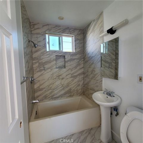 246 E 87th Place, Los Angeles, CA 90003