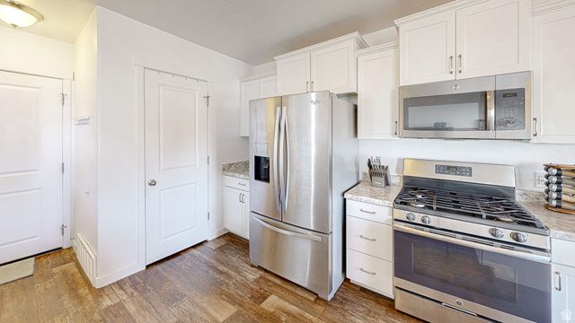 32 E HARMONY CT, Saratoga Springs, UT 84045