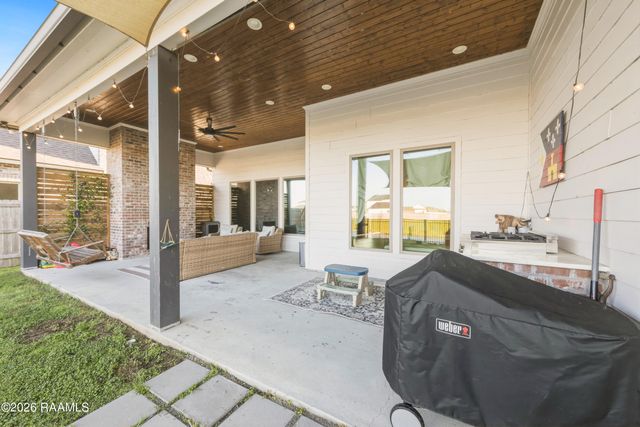 316 Sweet Harvest Road, Youngsville, LA 70592