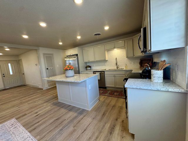 3102 Aberdeen Avenue, Lubbock, TX 79407