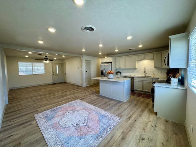 3102 Aberdeen Avenue, Lubbock, TX 79407