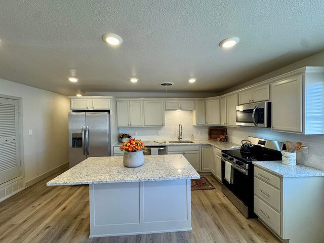 3102 Aberdeen Avenue, Lubbock, TX 79407