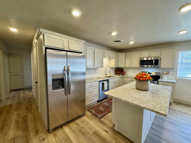 3102 Aberdeen Avenue, Lubbock, TX 79407