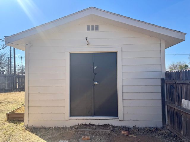 3102 Aberdeen Avenue, Lubbock, TX 79407