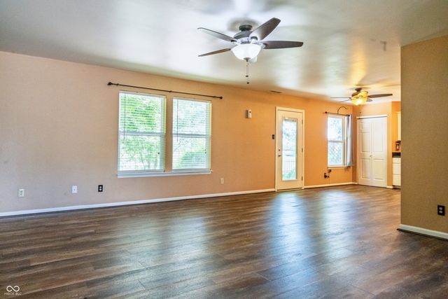 2154 Summer Breeze Way, Greenwood, IN 46143