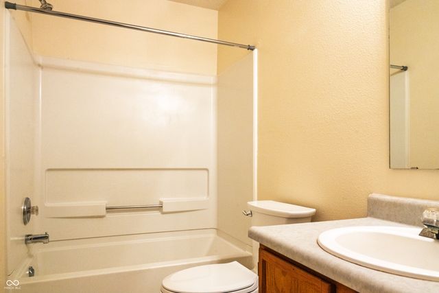 2154 Summer Breeze Way, Greenwood, IN 46143