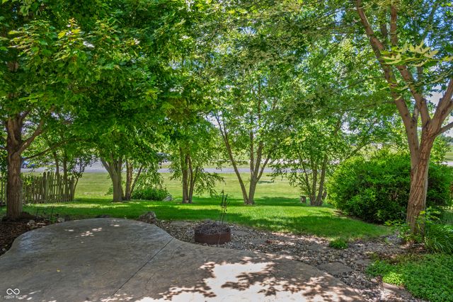 2154 Summer Breeze Way, Greenwood, IN 46143