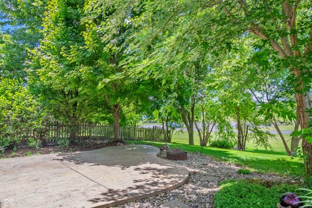 2154 Summer Breeze Way, Greenwood, IN 46143