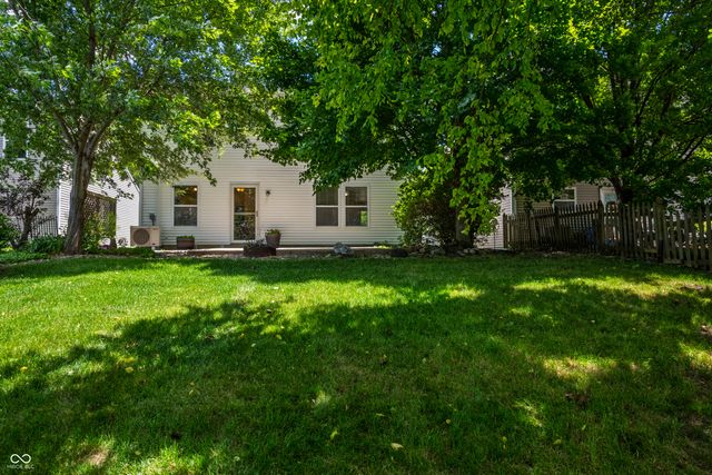 2154 Summer Breeze Way, Greenwood, IN 46143