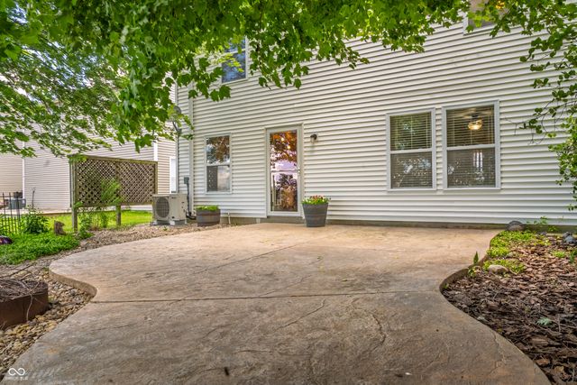 2154 Summer Breeze Way, Greenwood, IN 46143