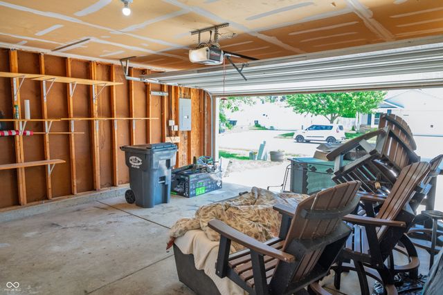 2154 Summer Breeze Way, Greenwood, IN 46143