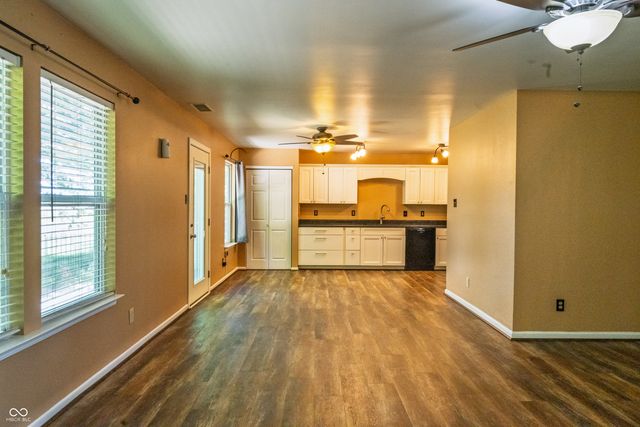 2154 Summer Breeze Way, Greenwood, IN 46143