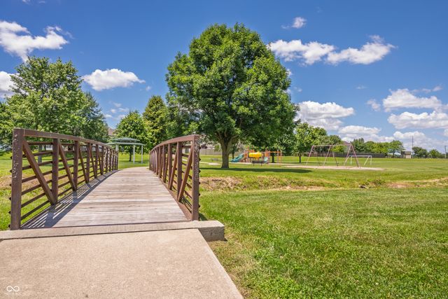 2154 Summer Breeze Way, Greenwood, IN 46143