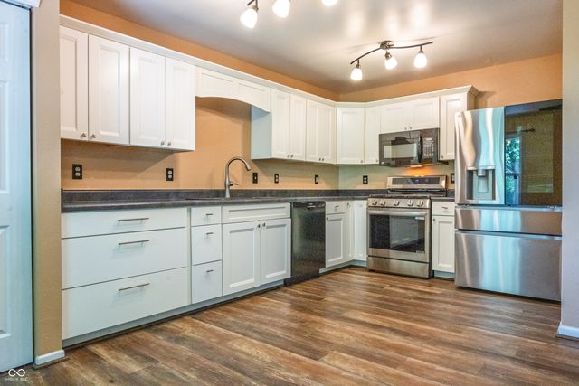 2154 Summer Breeze Way, Greenwood, IN 46143