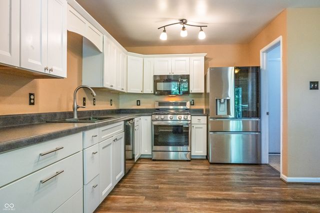 2154 Summer Breeze Way, Greenwood, IN 46143