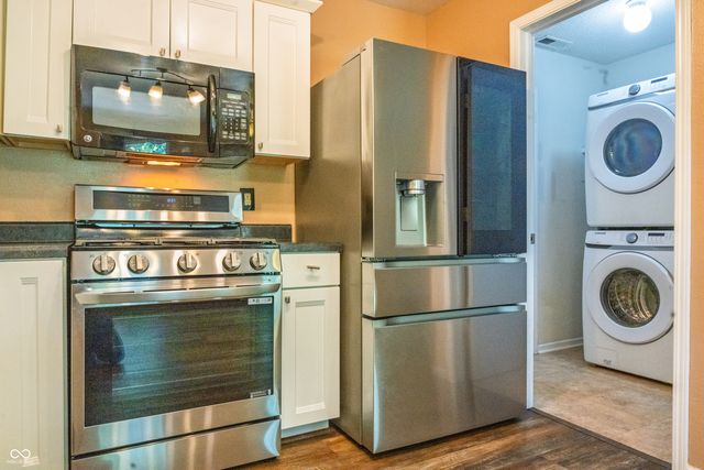 2154 Summer Breeze Way, Greenwood, IN 46143