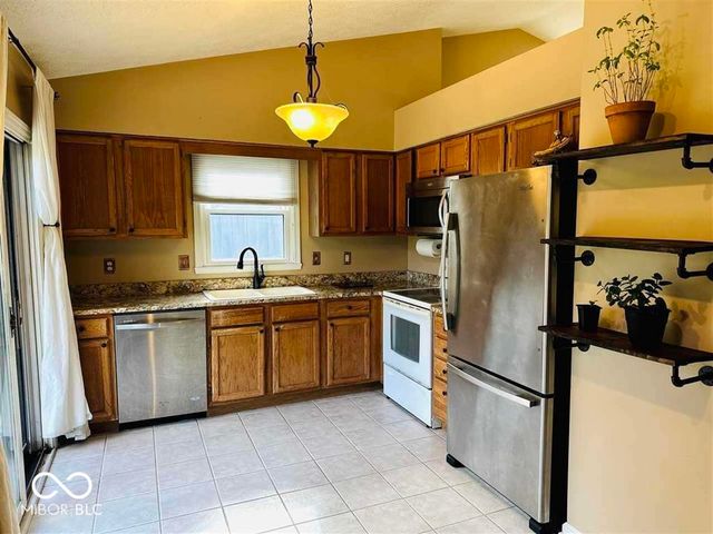 7673 Lippincott Way, Indianapolis, IN 46268