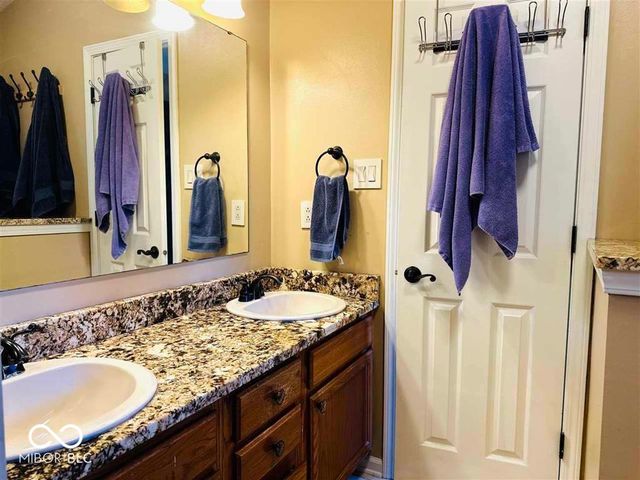 7673 Lippincott Way, Indianapolis, IN 46268