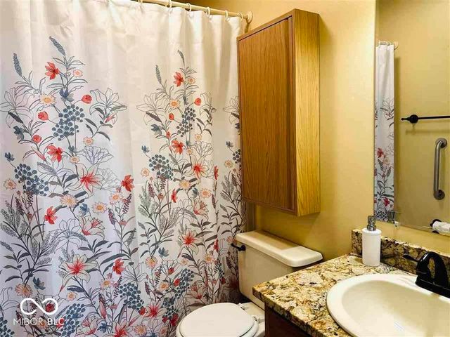 7673 Lippincott Way, Indianapolis, IN 46268