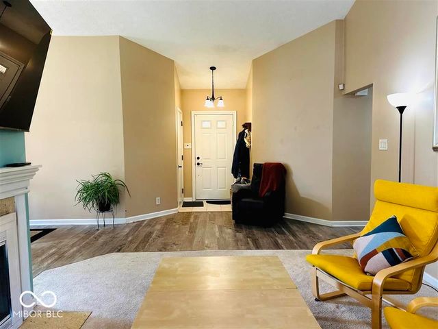 7673 Lippincott Way, Indianapolis, IN 46268