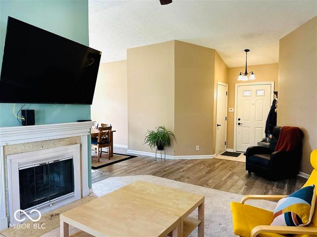 7673 Lippincott Way, Indianapolis, IN 46268