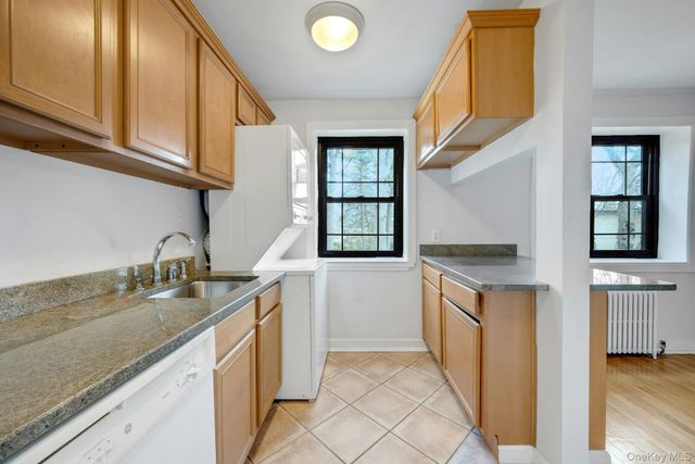 57 Manchester Road B-24, Eastchester, NY 10709