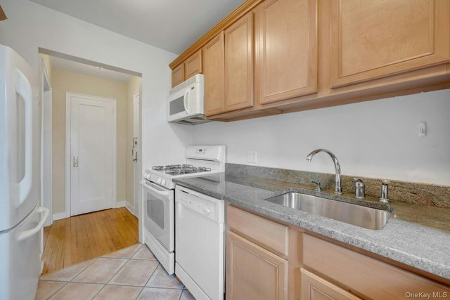 57 Manchester Road B-24, Eastchester, NY 10709