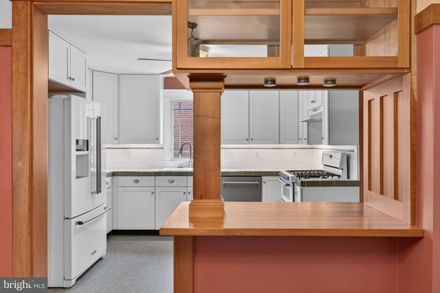 37 S CONSTITUTION AVE, New Freedom, PA 17349