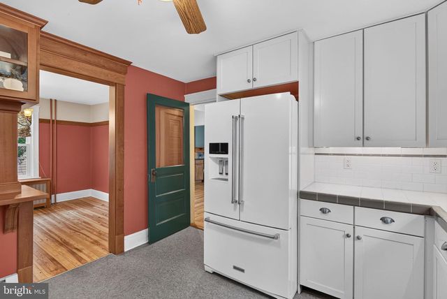 37 S CONSTITUTION AVE, New Freedom, PA 17349