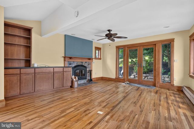 37 S CONSTITUTION AVE, New Freedom, PA 17349