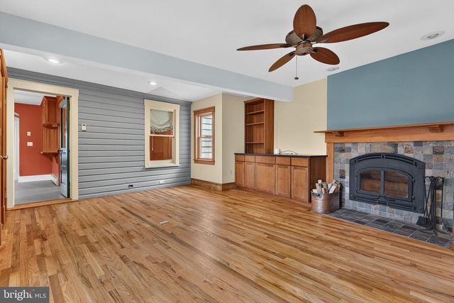37 S CONSTITUTION AVE, New Freedom, PA 17349