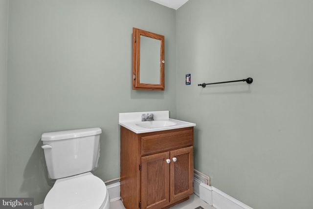 37 S CONSTITUTION AVE, New Freedom, PA 17349