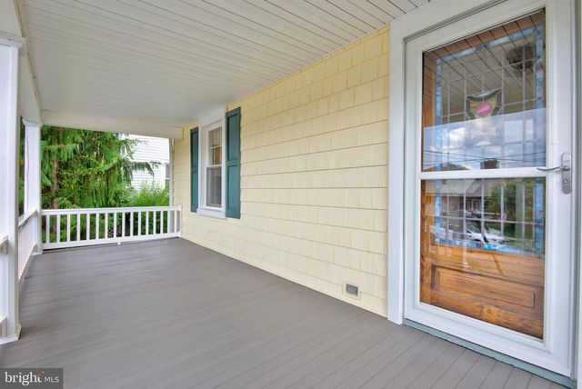 37 S CONSTITUTION AVE, New Freedom, PA 17349