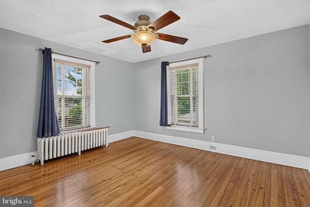 37 S CONSTITUTION AVE, New Freedom, PA 17349