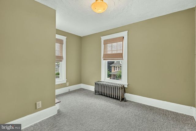 37 S CONSTITUTION AVE, New Freedom, PA 17349