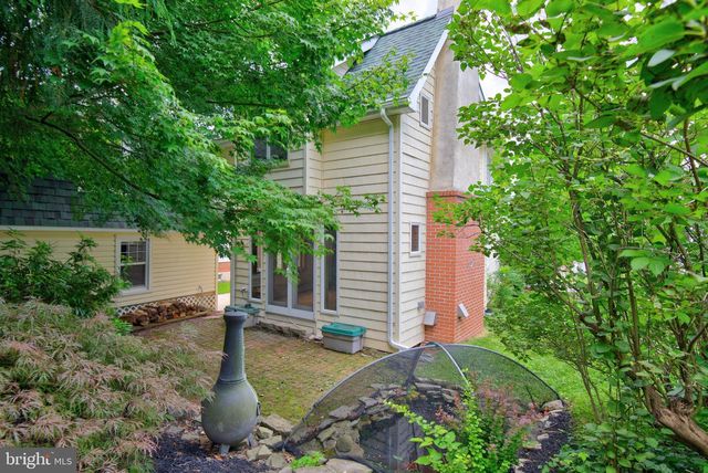 37 S CONSTITUTION AVE, New Freedom, PA 17349